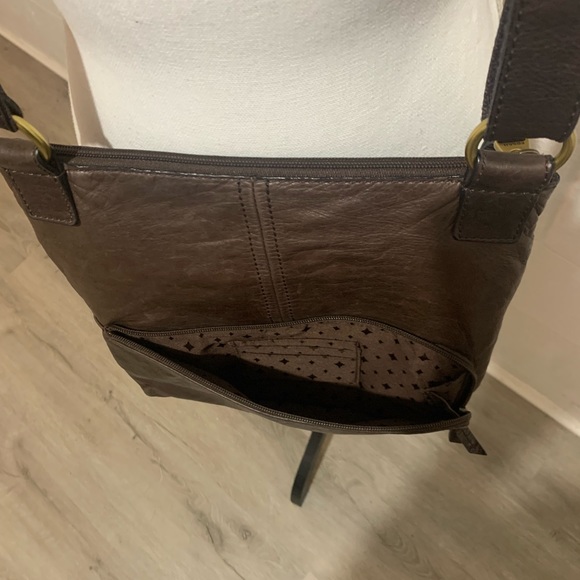 Fossil Crossbody brown leather bag! Awesome like new condition!!!! Beautiful!! - Picture 5 of 6